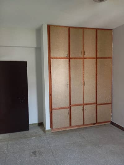 G 11/3 Housing foundation C type flat for Rent Second floor 3 bed 2bath tvl kitchen gas Available