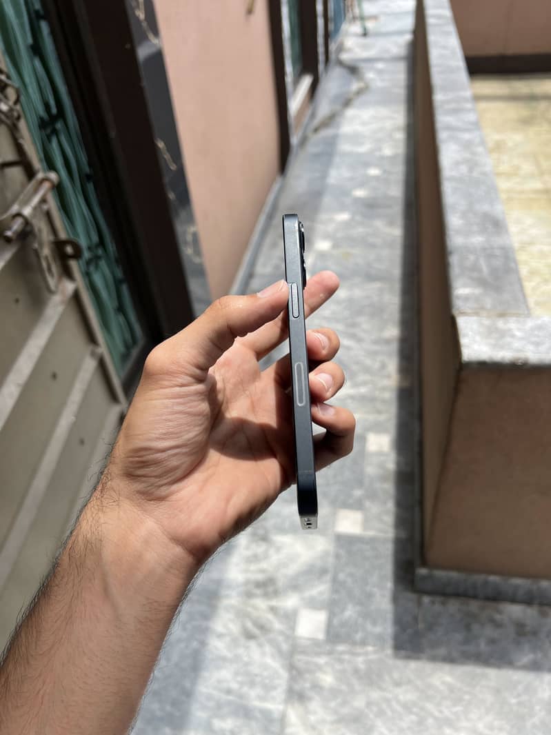 iPhone 13 1
