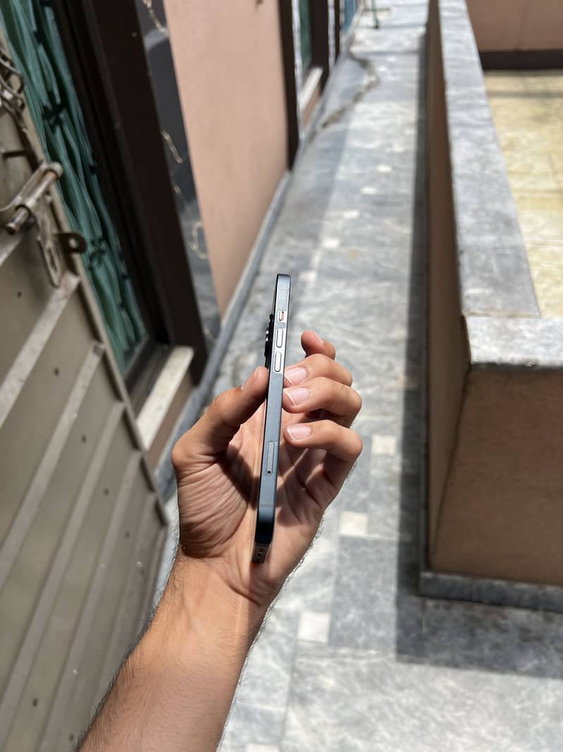 iPhone 13 2