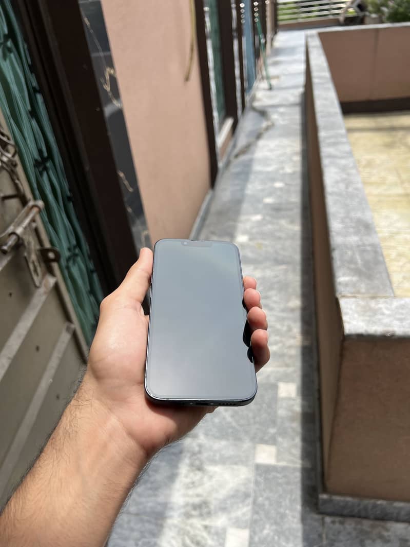 iPhone 13 3