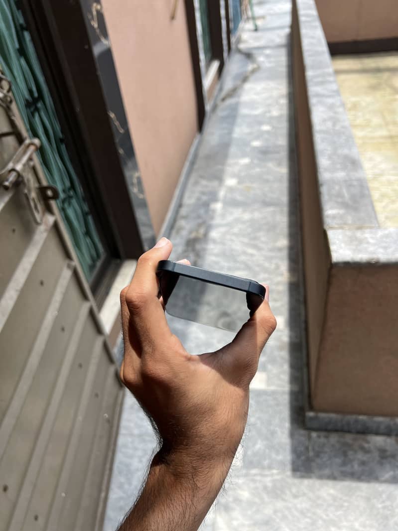 iPhone 13 4
