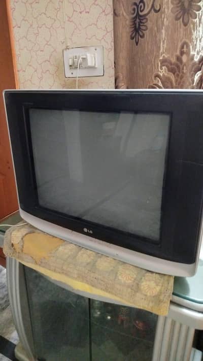 LG ULTRA SLIM CRT TV WITH Traallyy!