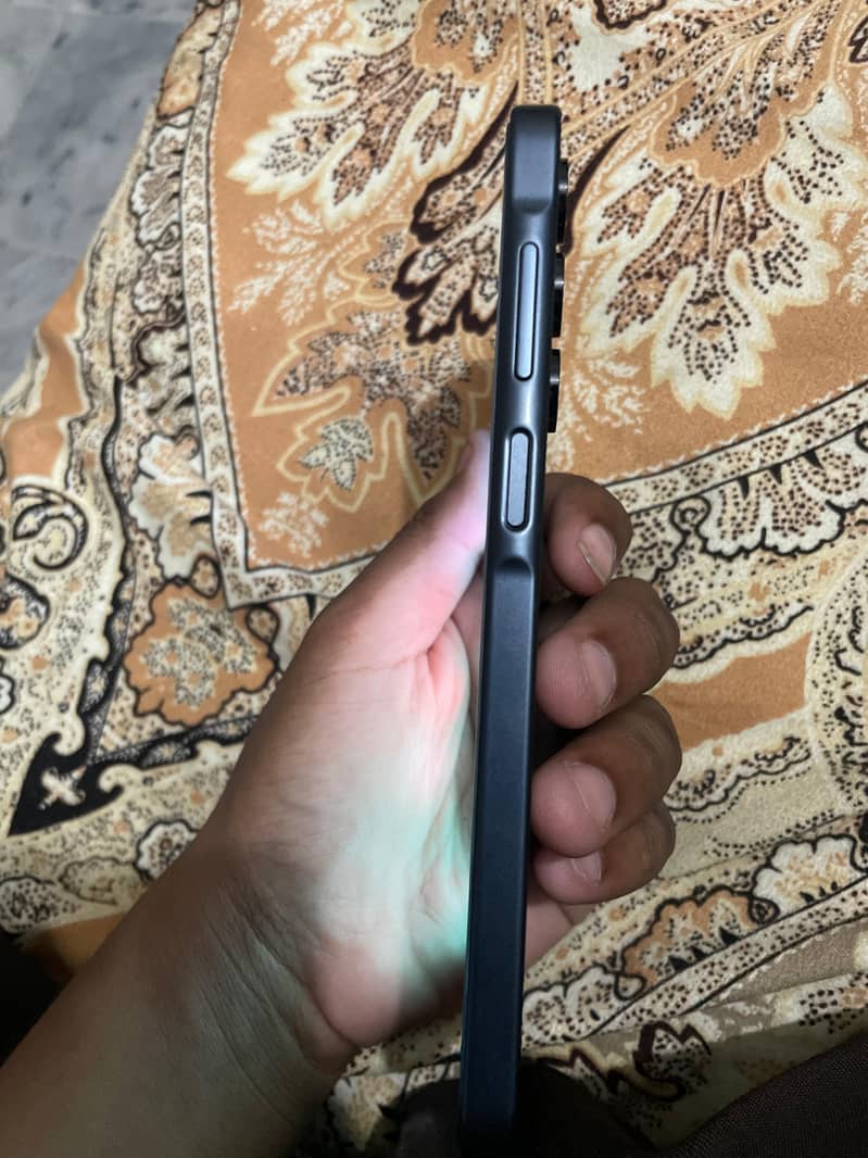 A16 8/256 5