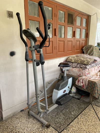 Cross trainer (elliptical + cycle)