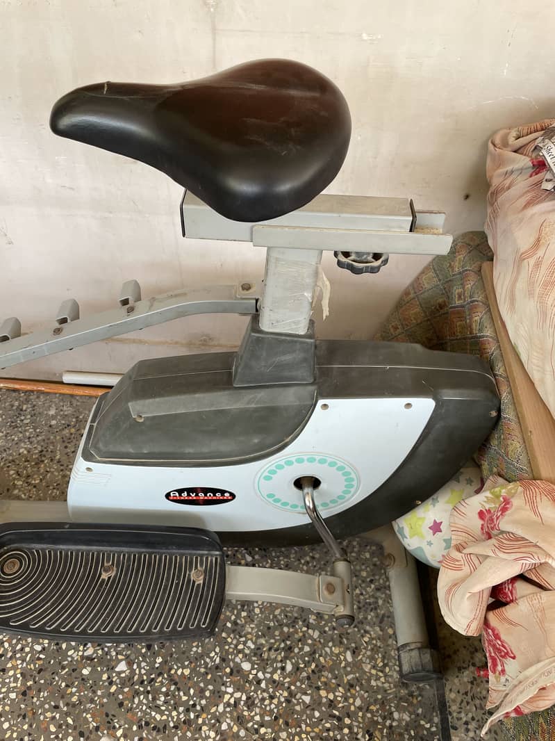 Cross trainer (elliptical + cycle) 2