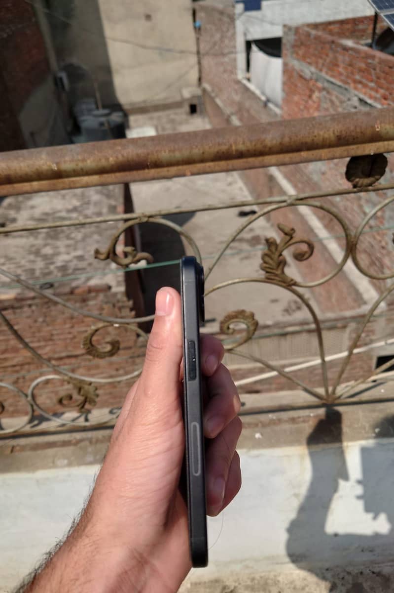 Iphone 15 JV 5