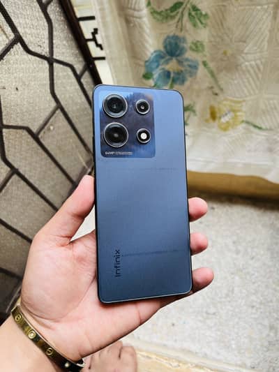 infinix note 30.8/256gb