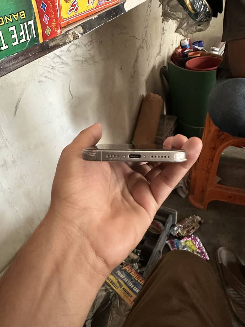 Iphone 16 pro max 3