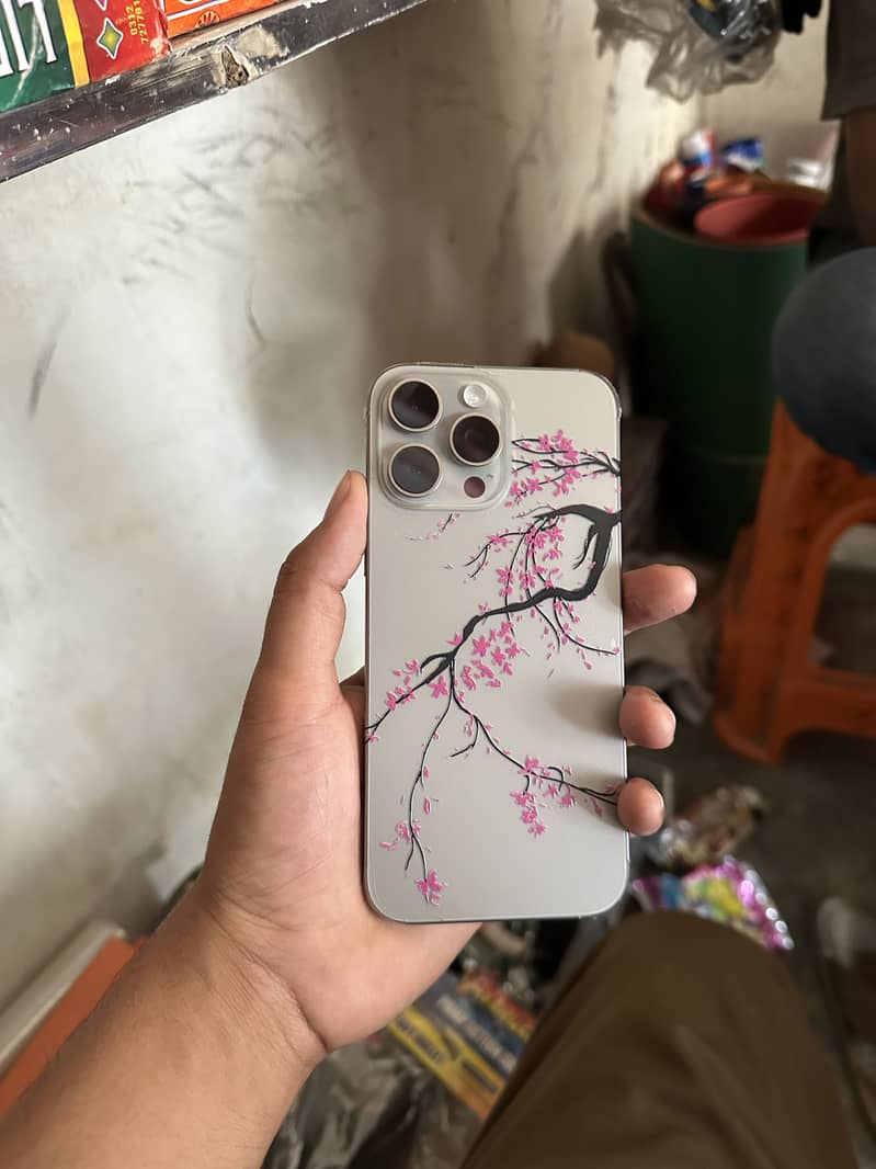 Iphone 16 pro max 4
