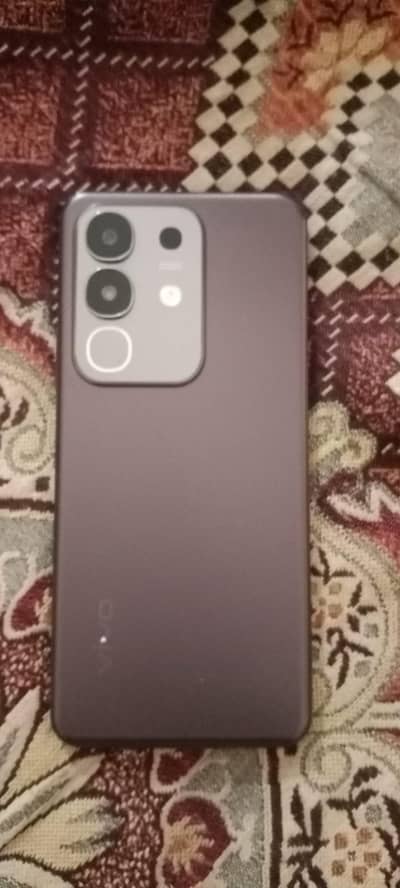 Vivo y29. Memory  8/128  only 7 month used