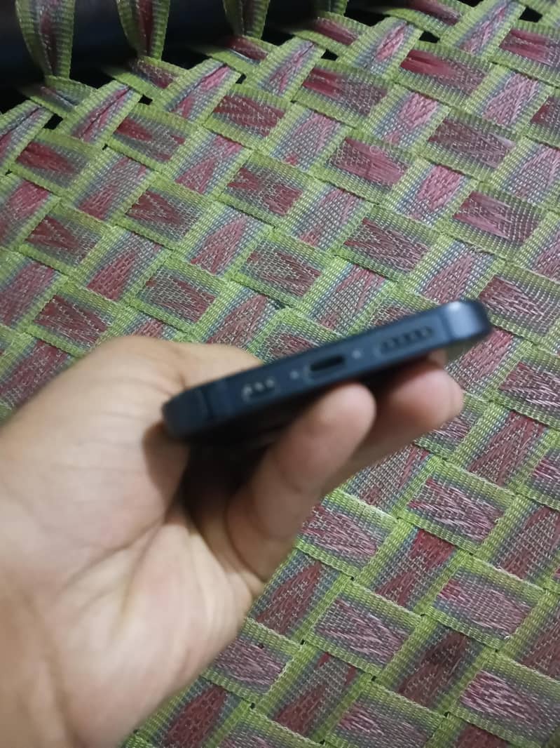iphone 13 28gb Non-pta 3