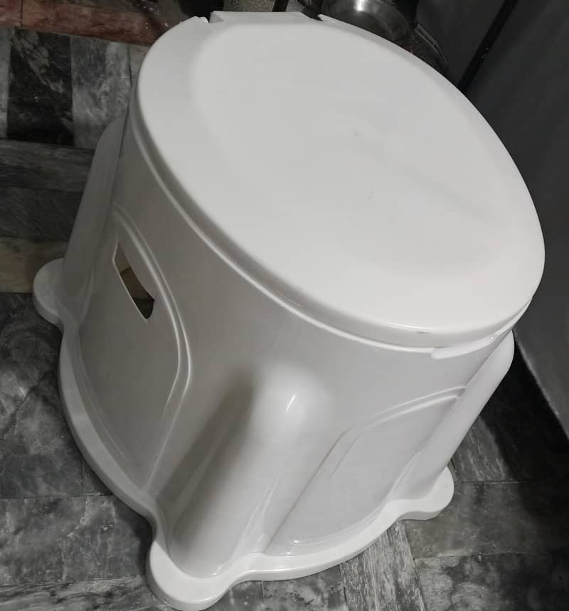 بیڈ سائیڈ کا موڈ چیئر 1