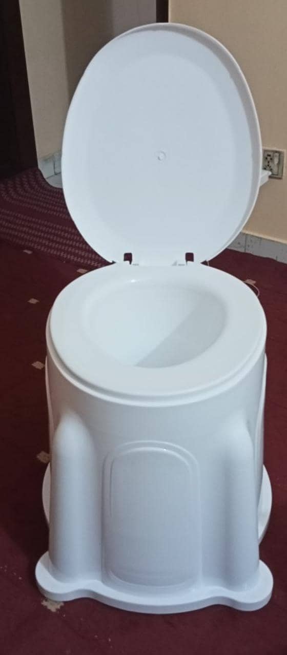 بیڈ سائیڈ کا موڈ چیئر 2