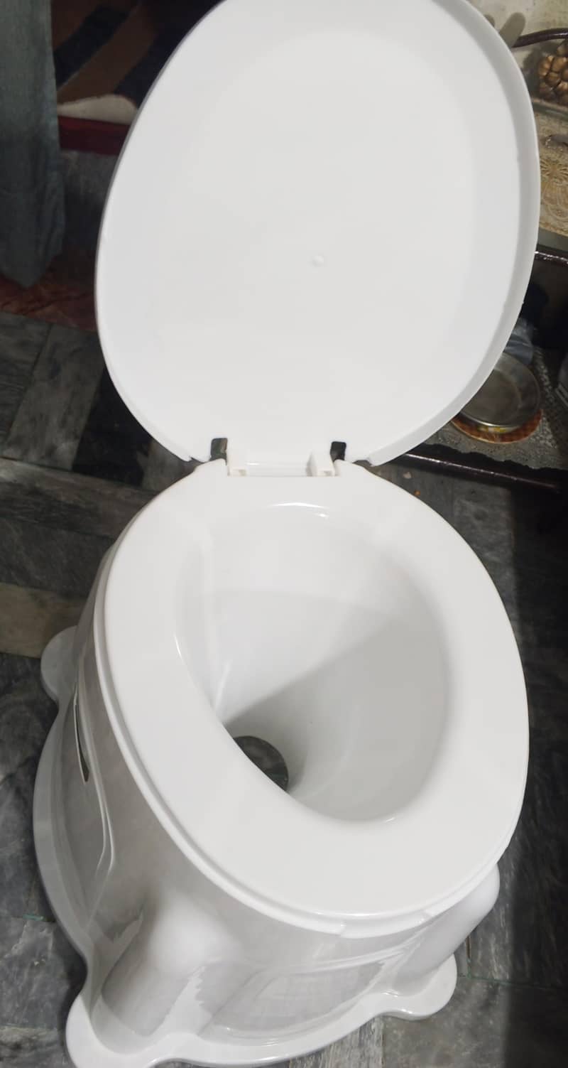 بیڈ سائیڈ کا موڈ چیئر 3