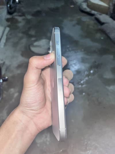 15pro max  256gb 84 battery health. Factory unlock 523 cycle count