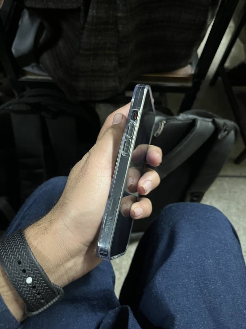 iPhone 13 3