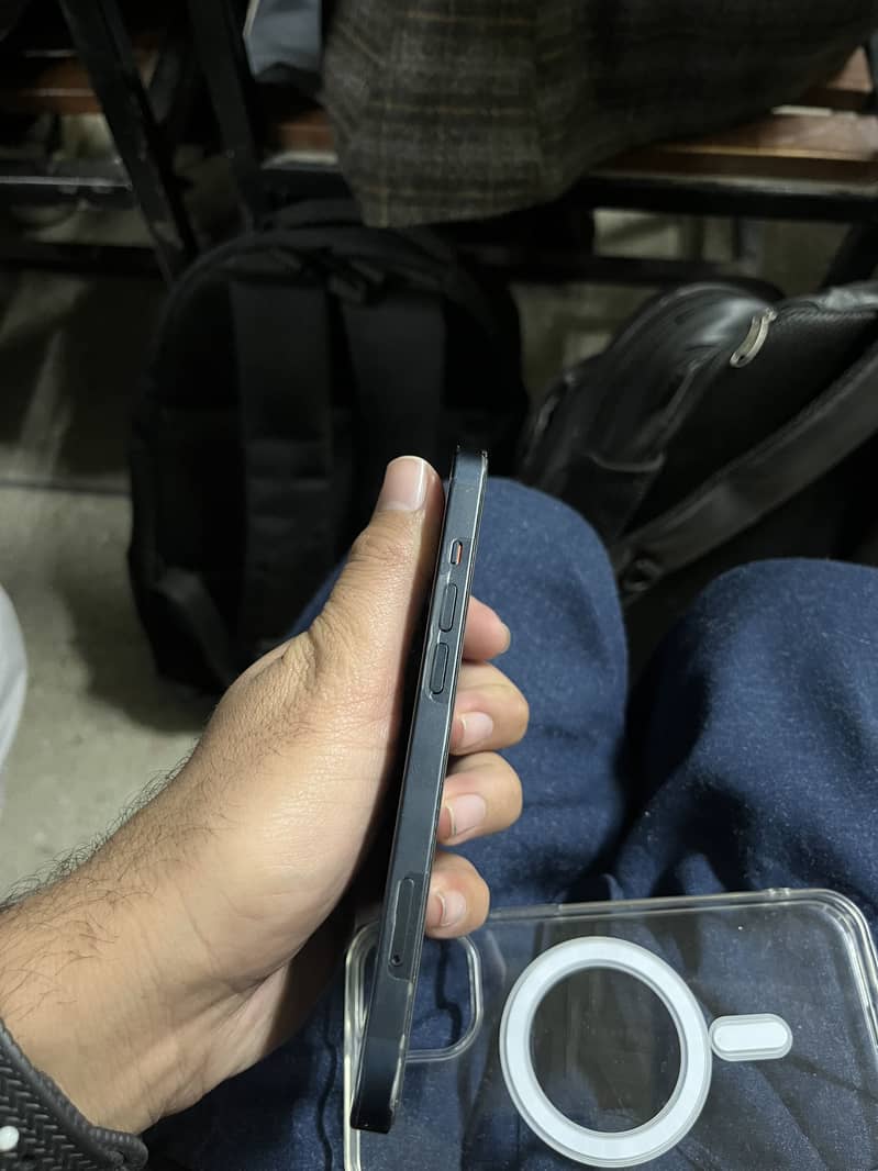 iPhone 13 8