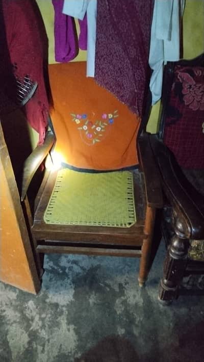 used chairs,almari,sheesha daraz