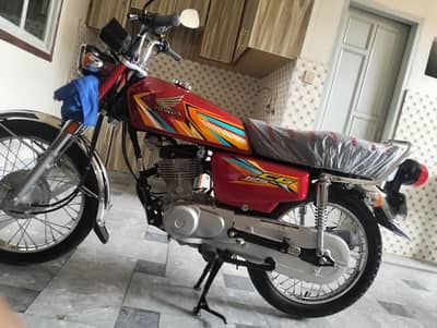 Honda CG 125 showroom condition urgent sale