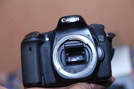 canon 70 d with box  18 135 lenz