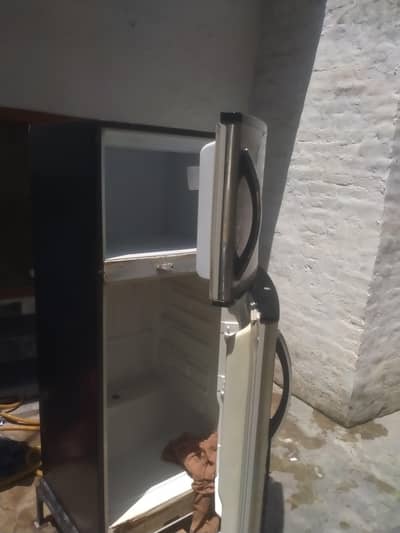 I want to sell singer refrigerator good condition