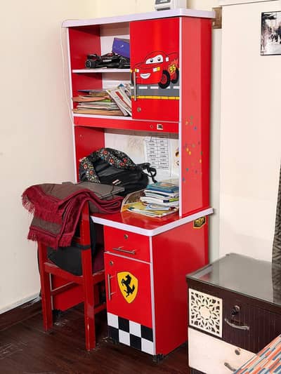 Kids study table and chair