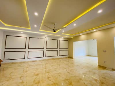 10 Marla Beautiful House for Rent in Bahria Town Phase 8 Sector E