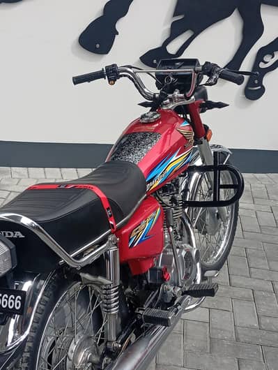 I am selling my bike honda 125 all ok just 16k Chala hai
