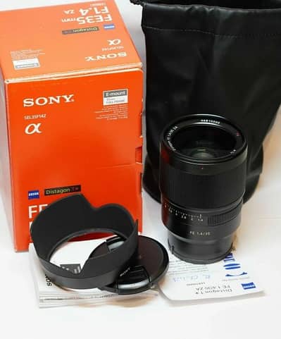 Sony ZEISS Distagon T FE 35mm F1.4 ZA Lens Full Frame E-MOUNT Camera.