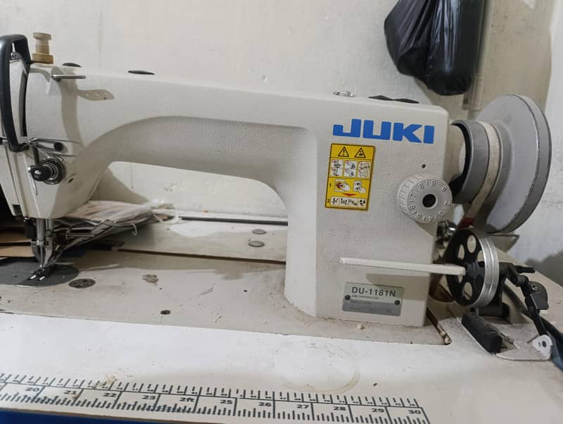 Juki machine almost new 0