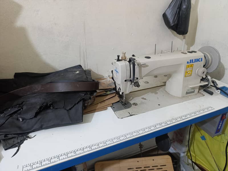 Juki machine almost new 4