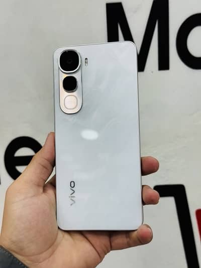 Vivo y400 5g condition 10/10 just box open