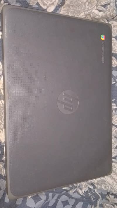 HP chrome book with touch screen