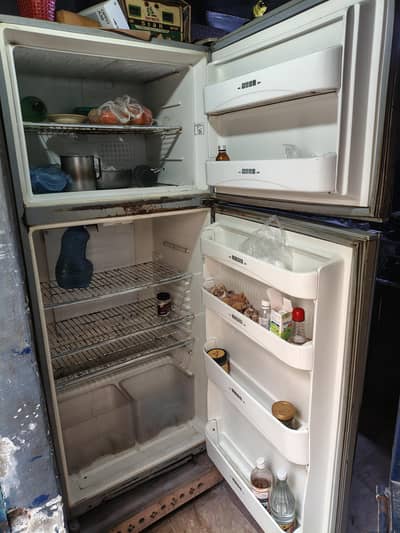 Dawlance Large Fridge 03058885090