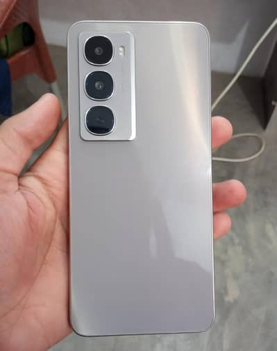 Itel City 100 mobile for sale, condition 10/10 with box & charger