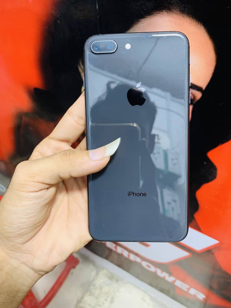 iPhone 8 Plus 1