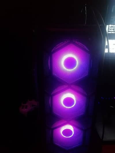 Gaming PC with i7-4th Gen + RX 590 8GB + 16GB RAM
