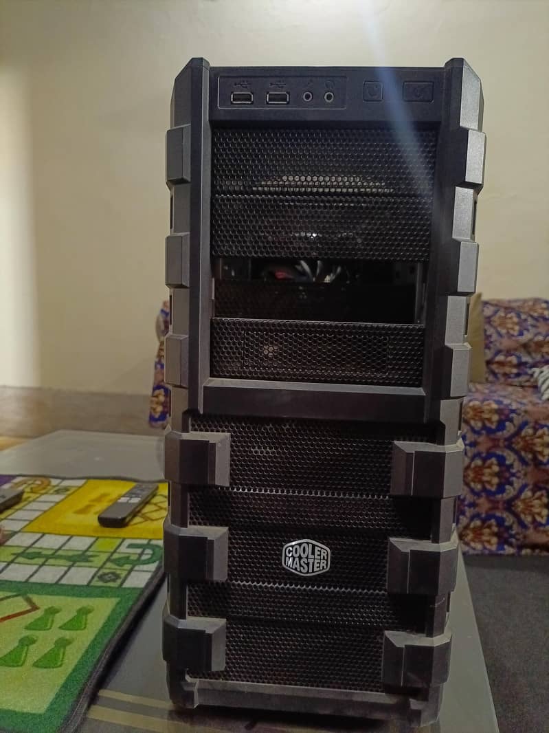 Cooling Master gaming PC 4