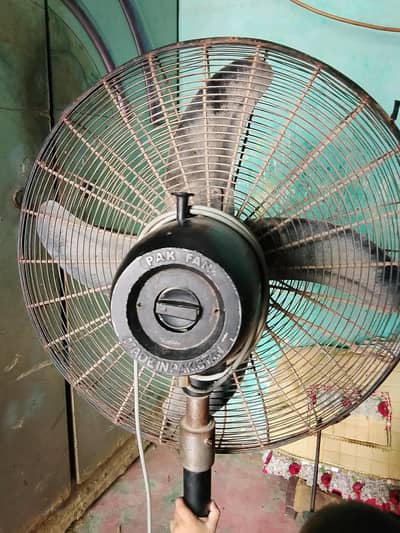 good condition teez Thandi hawa Deta hain