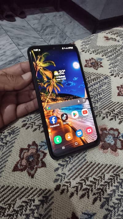Galaxy A20  Rs:8000