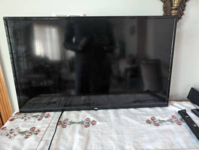 TCL 32 inch LCD tv for sale.