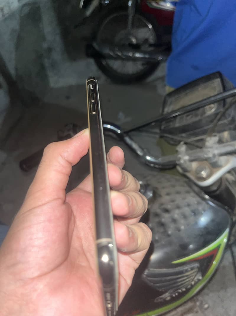 iPhone 11 Pro Max 1
