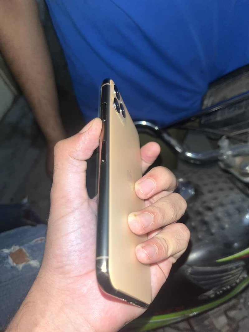 iPhone 11 Pro Max 2