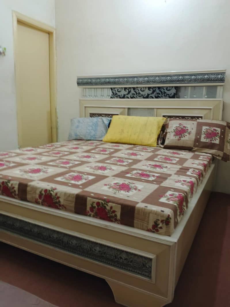 bed with corners and dressing table 1