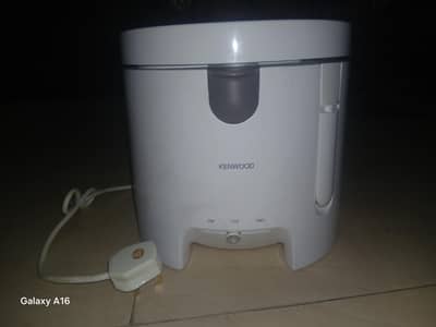 ​Kenwood Deep Fryer DF320 - KSA Imported - Untouch Condition