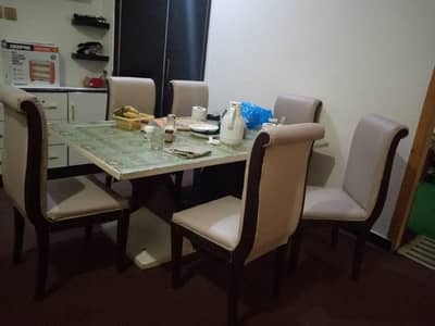 dinning table in good condition's  with 8 chairs