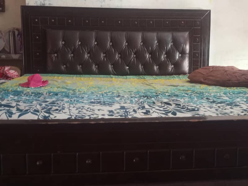 king size bed 0
