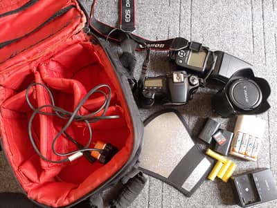 Canon 60D For Sale  with Flash gun| Complete Bag with 18-135mm