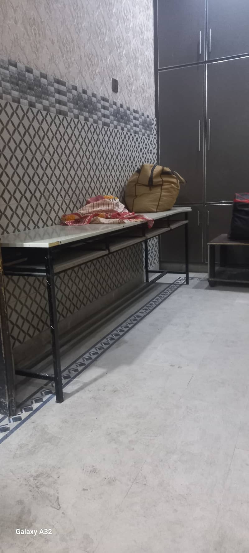 Computer table 0