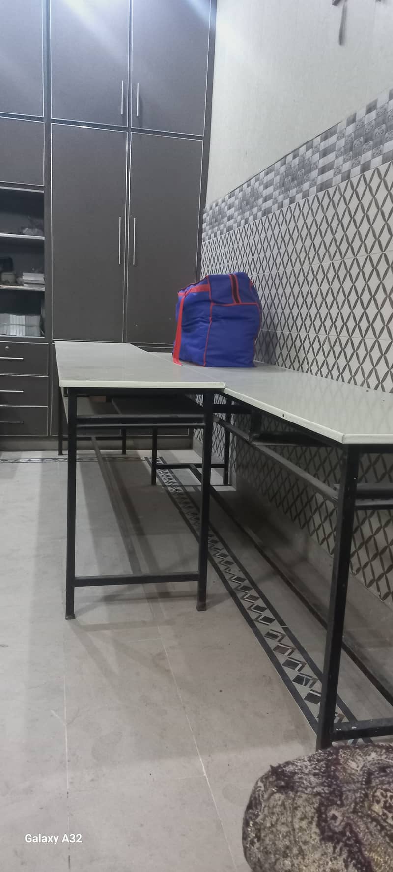 Computer table 1